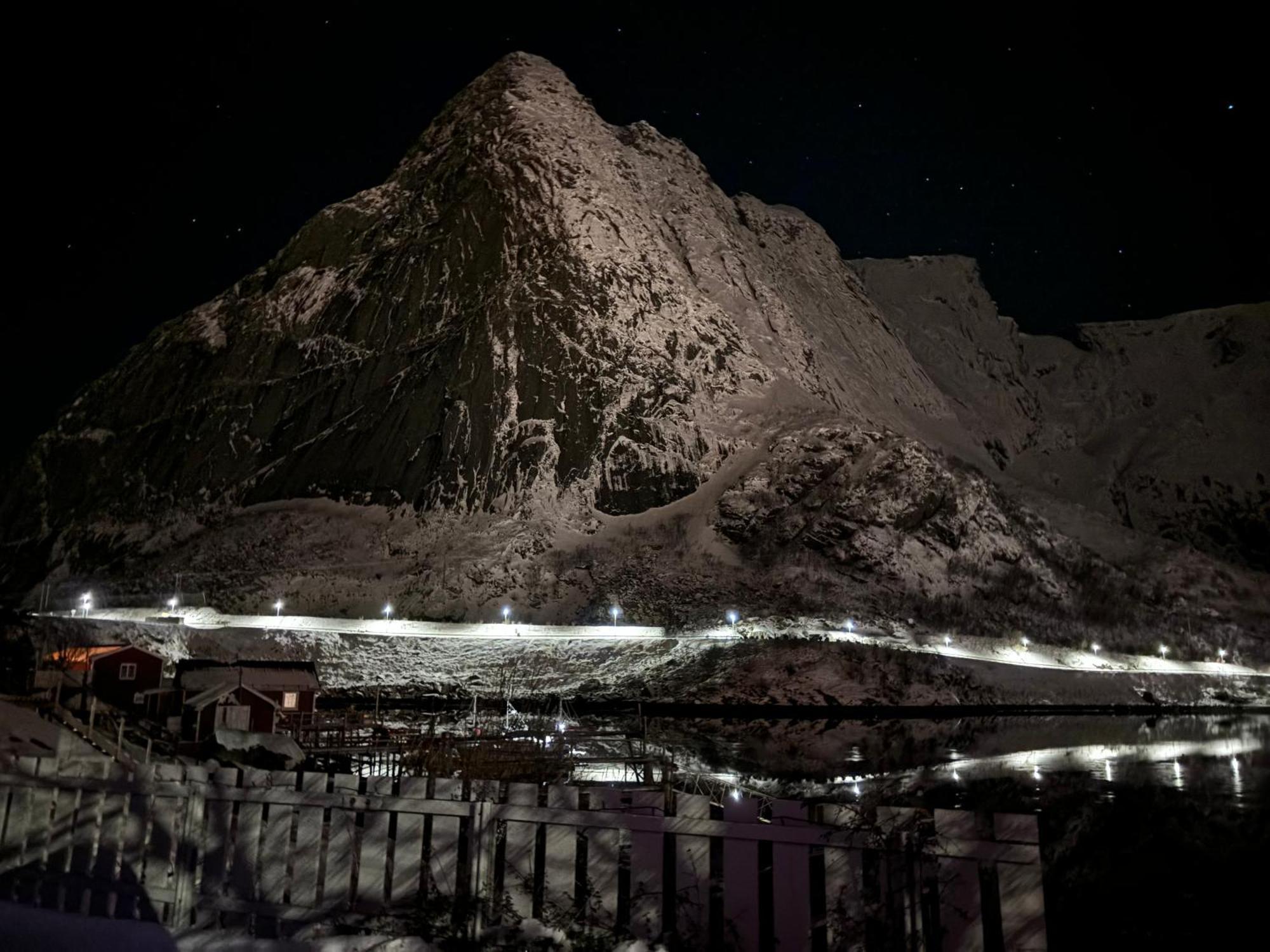 Reine Basecamp - Apartments & Rooms エクステリア 写真